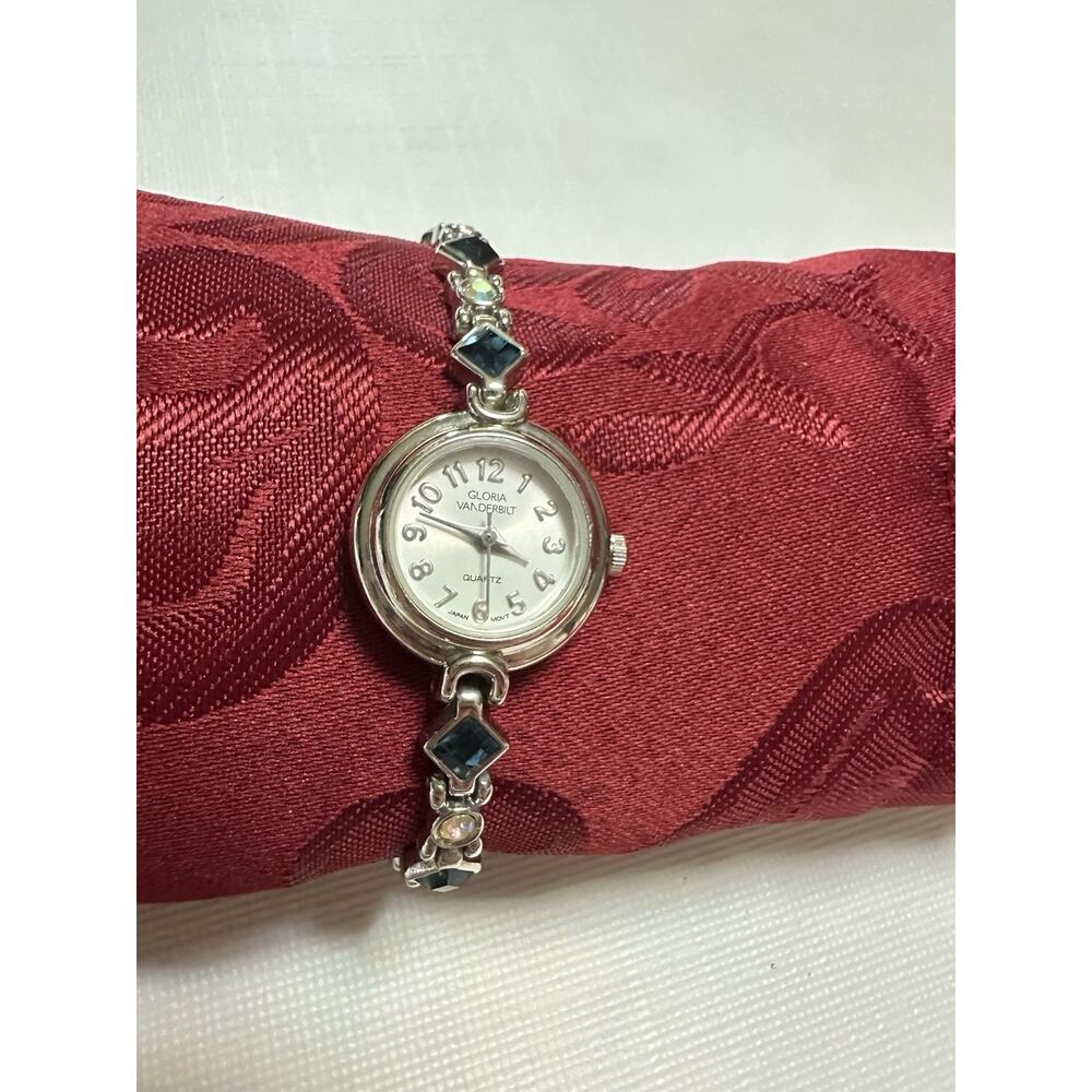 Gloria Vanderbilt watch quarts Vintage Style Preowned And Untested Clasp Closure